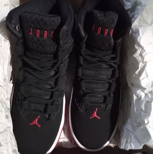 💯NEW NIKE-JORDAN MAX AURA Men's basketball size 9